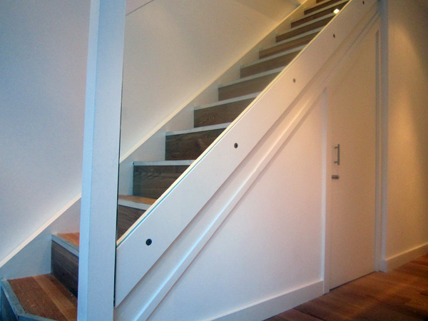 Powder Coated Aluminium and 12mm Toughened Glass Balustrade