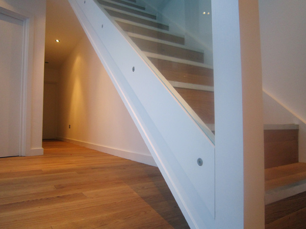 Powder Coated Aluminium and 12mm Toughened Glass Balustrade